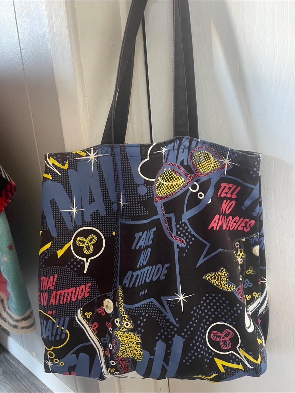 *RARE Vintage* TNA Black Graphic Bag “TELL NO APOLOGIES, TAKE NO ATTITUDE” Y2K